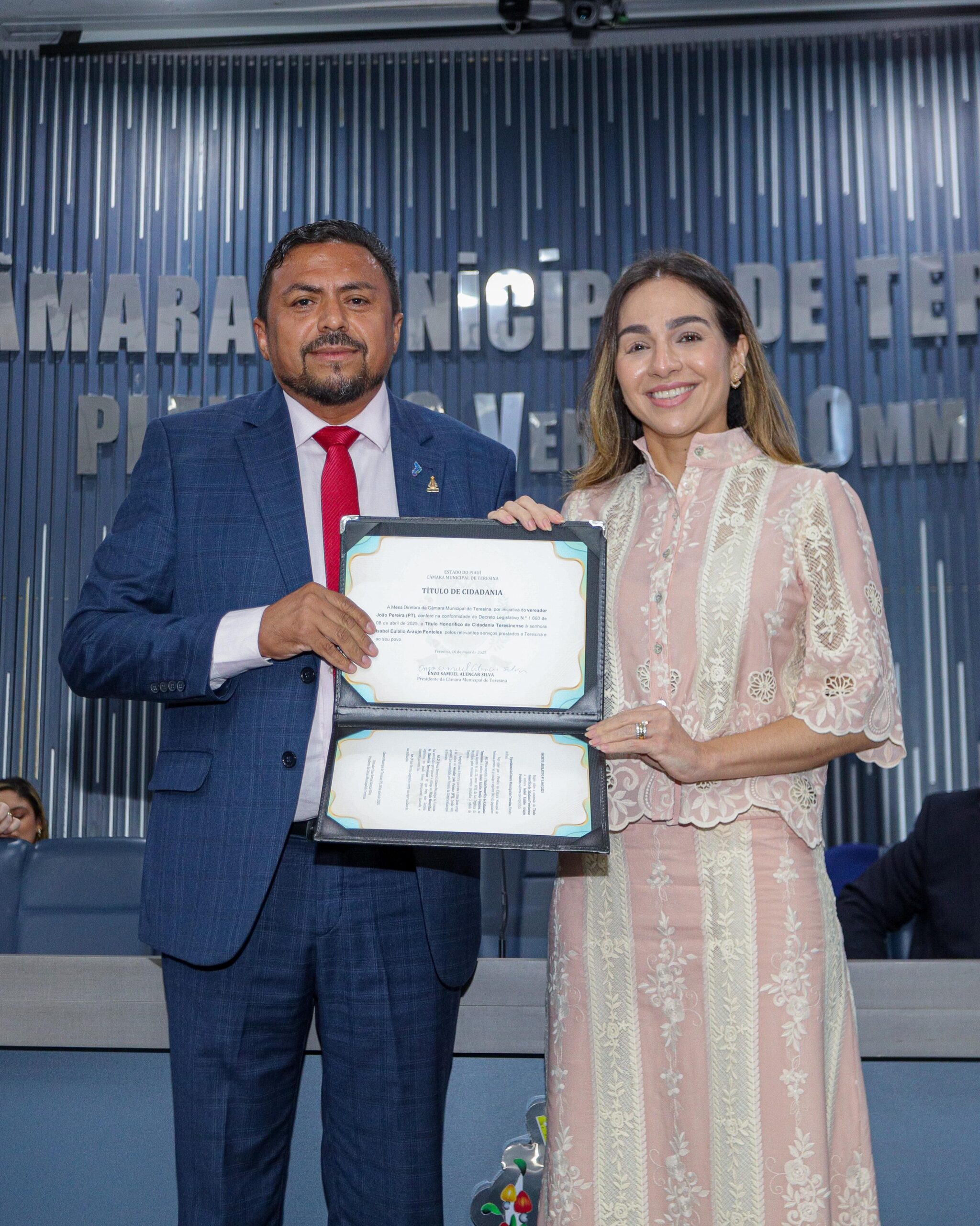 Câmara Municipal realiza sessão solene em homenagem ao Pacto pelas Crianças do Piauí e entrega título de cidadania teresinense à primeira-dama Isabel Fonteles