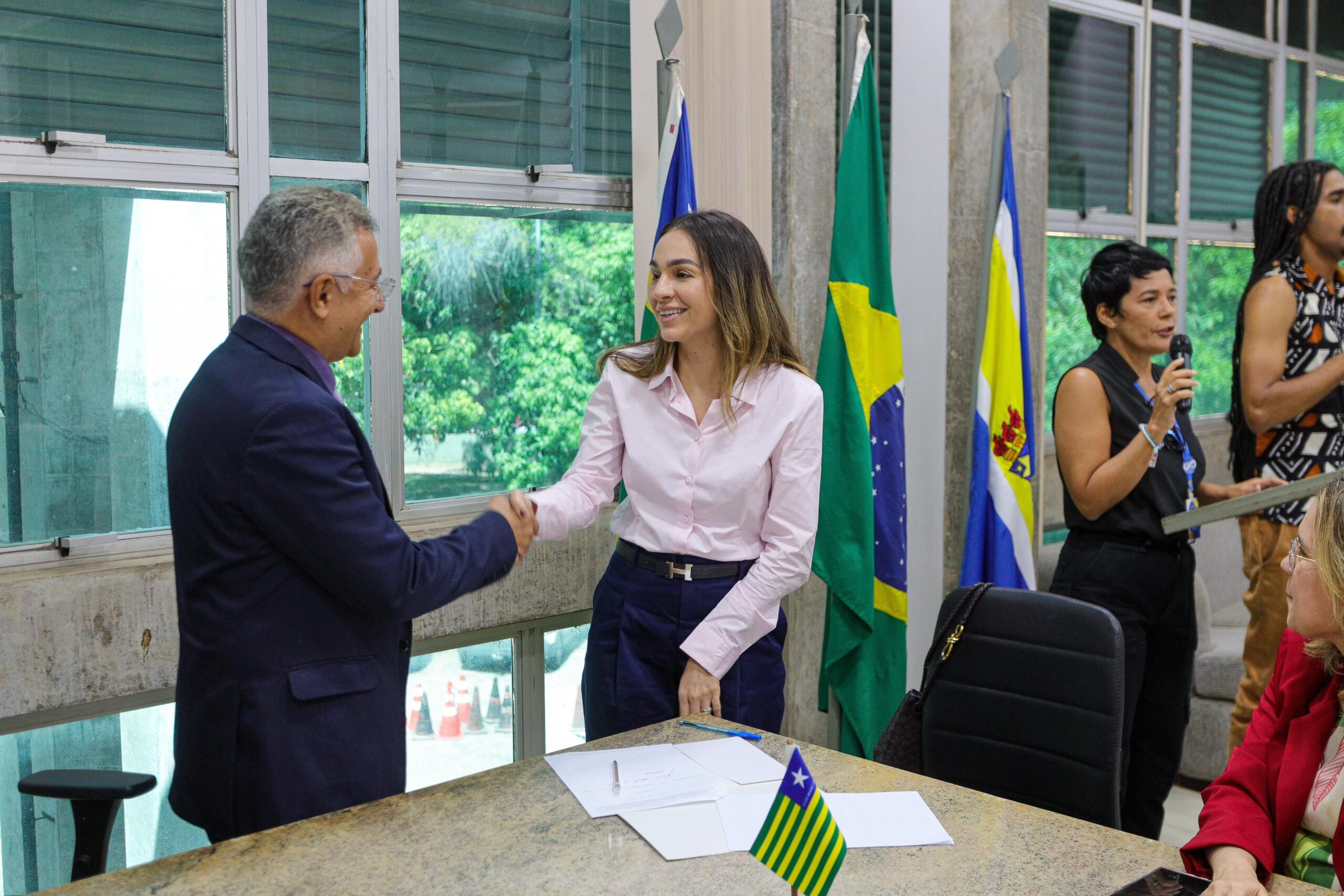 Pacto pelas Crianças do Piauí firma parceria com a UESPI para garantir permanência estudantil por meio de Auxílio-Creche